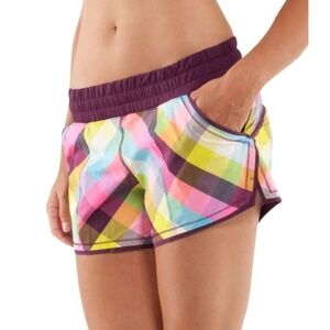 Lululemon Shake and Break running shorts purple plaid sea check multi / plum 4